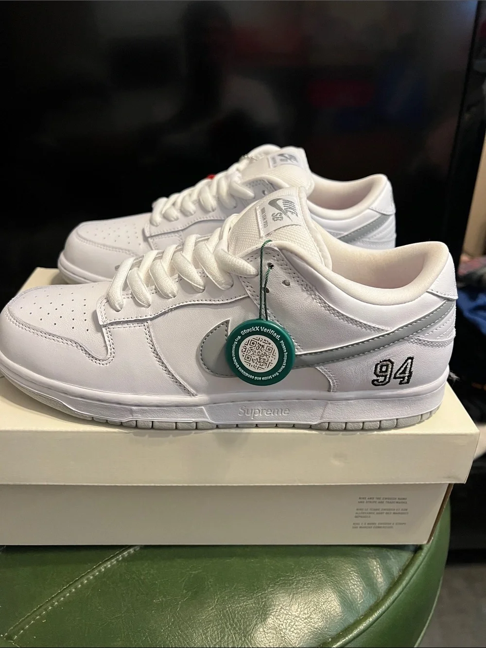 NIKE SB DUNK LOW SUPREME 94 WHITE METALLIC SILVER SIZE 10.5